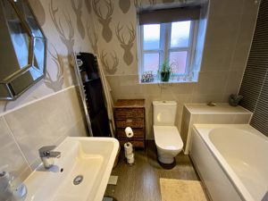 Family Bathroom/WC- click for photo gallery